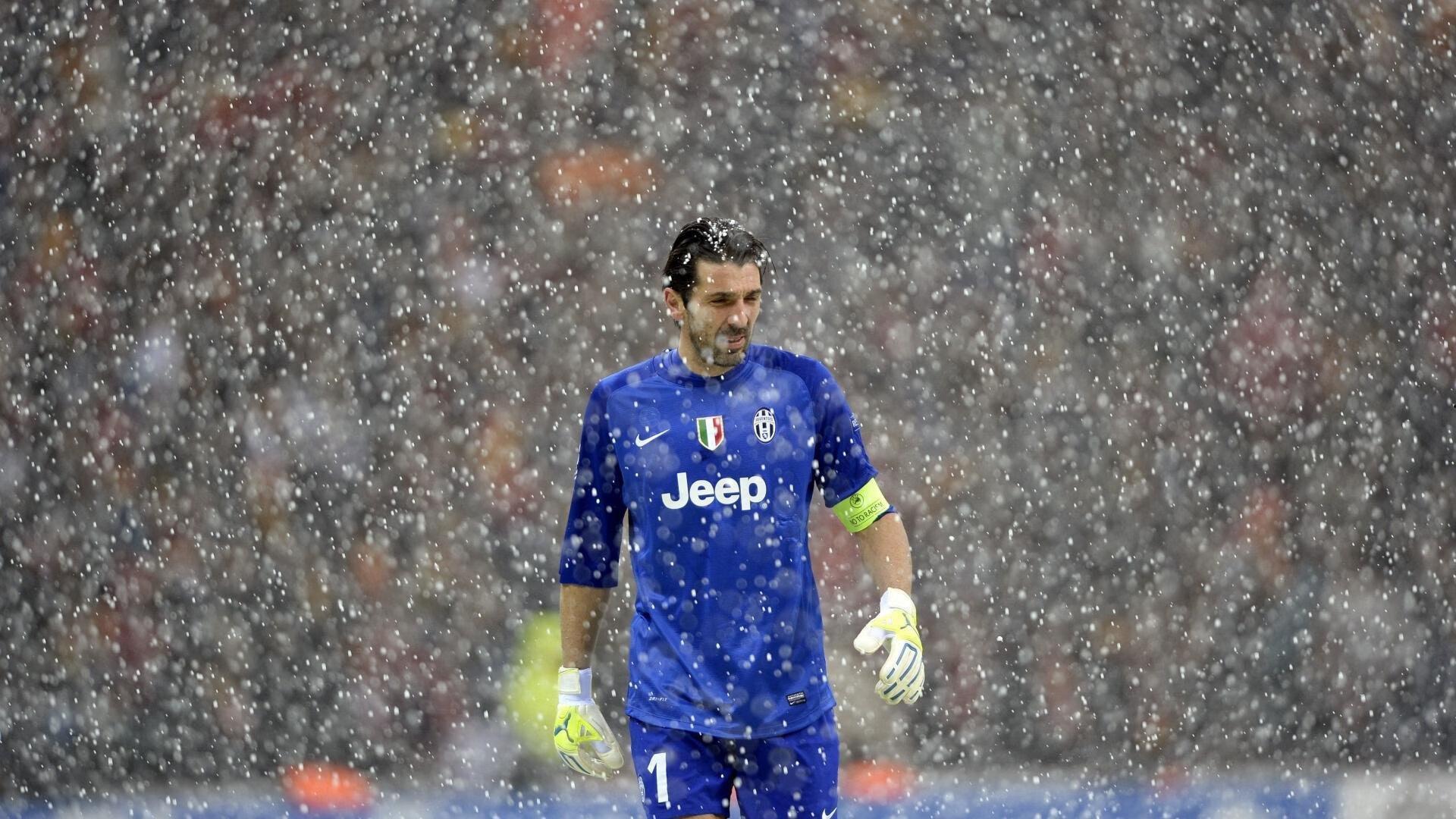 巴萨注册危机升级，尼科新赛季前景堪忧，俱乐部财政困境浮出水面