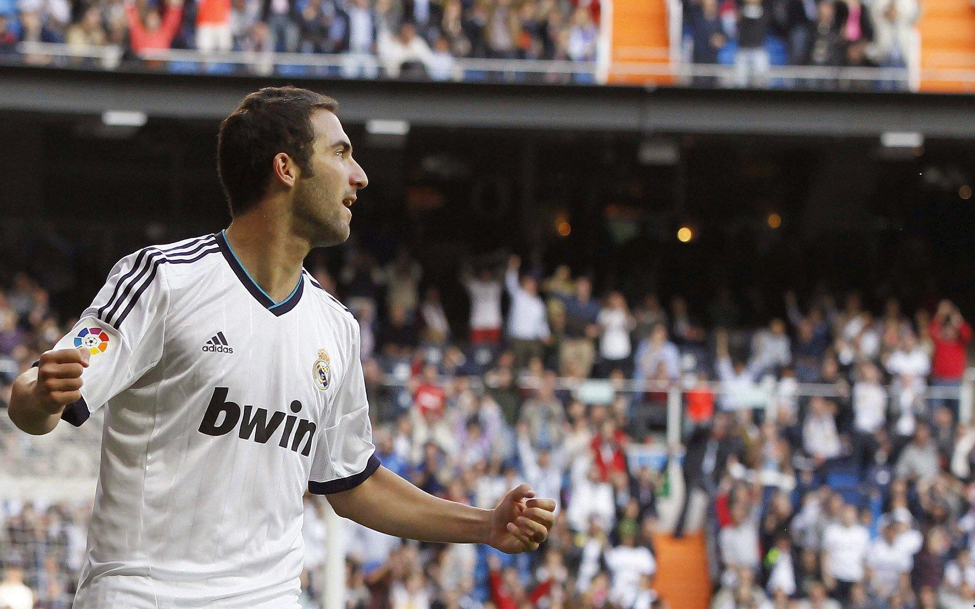 塞尔塔签约萨拉戈萨新星遇阻，球员更换经纪人引发交易危机